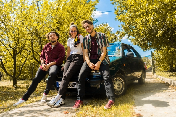 Како македонското спонтано музичко трио DUPER всушност стана толку СУПЕР? Дознајте која е нивната „тајна состојка“