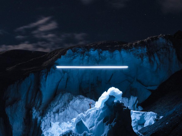 Неверојатни ноќни фотографии од глечери осветлени со ЛЕД светилки