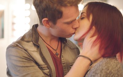 8 работи што можете да ги научите за некого од само еден бакнеж