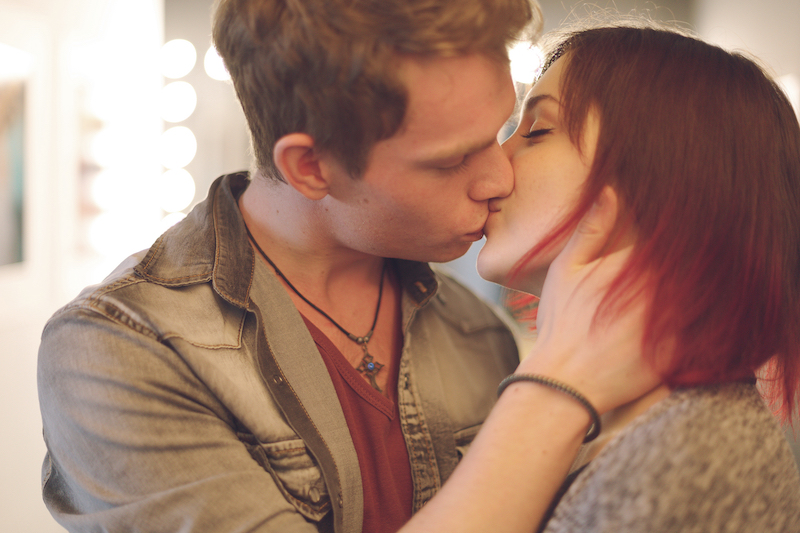 8 работи што можете да ги научите за некого од само еден бакнеж