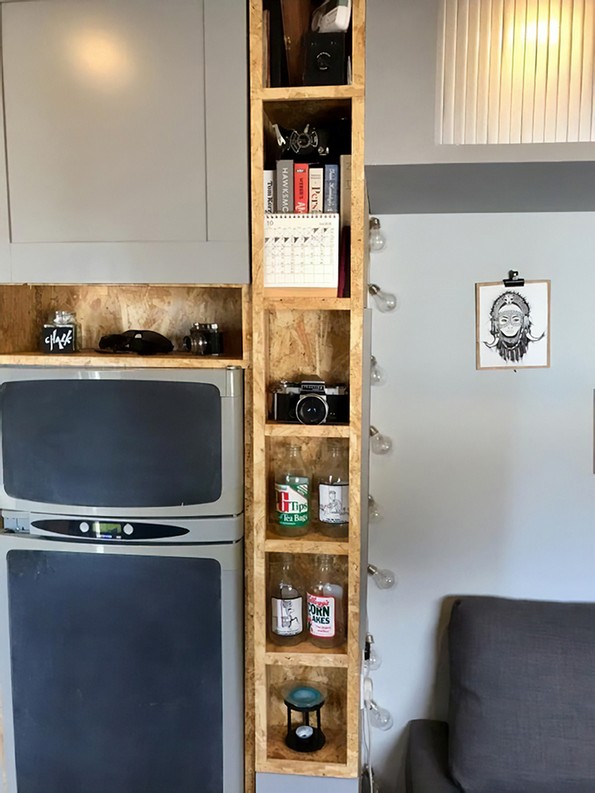 Пар претворил камион во подвижен дом што изгледа подобро од повеќето станови