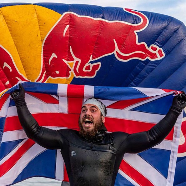 Мажот кој поминал 5 месеци пливајќи околу Велика Британија го сподели неговото искуство