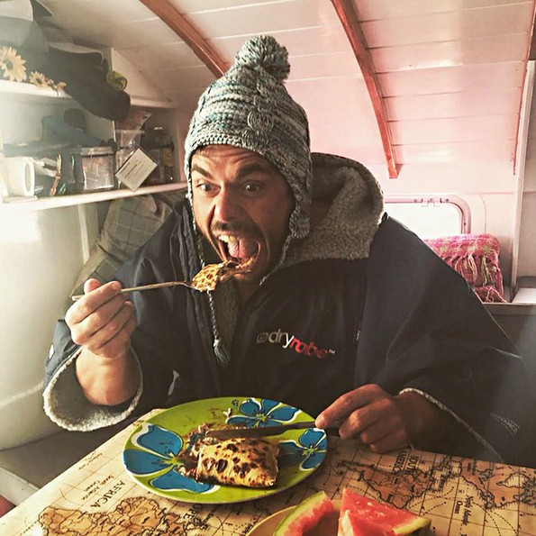 Мажот кој поминал 5 месеци пливајќи околу Велика Британија го сподели неговото искуство