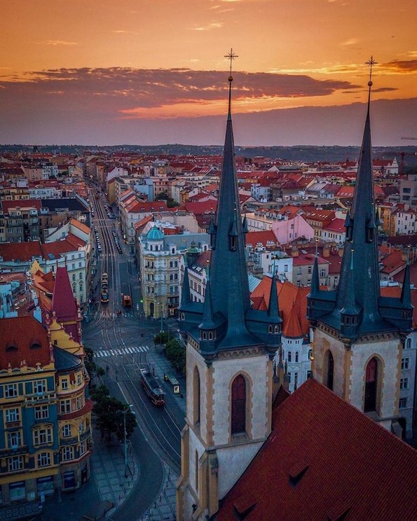  Прага од нова перспектива со неверојатни фотографии од дрон