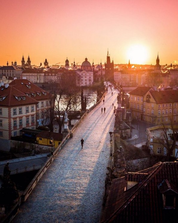  Прага од нова перспектива со неверојатни фотографии од дрон
