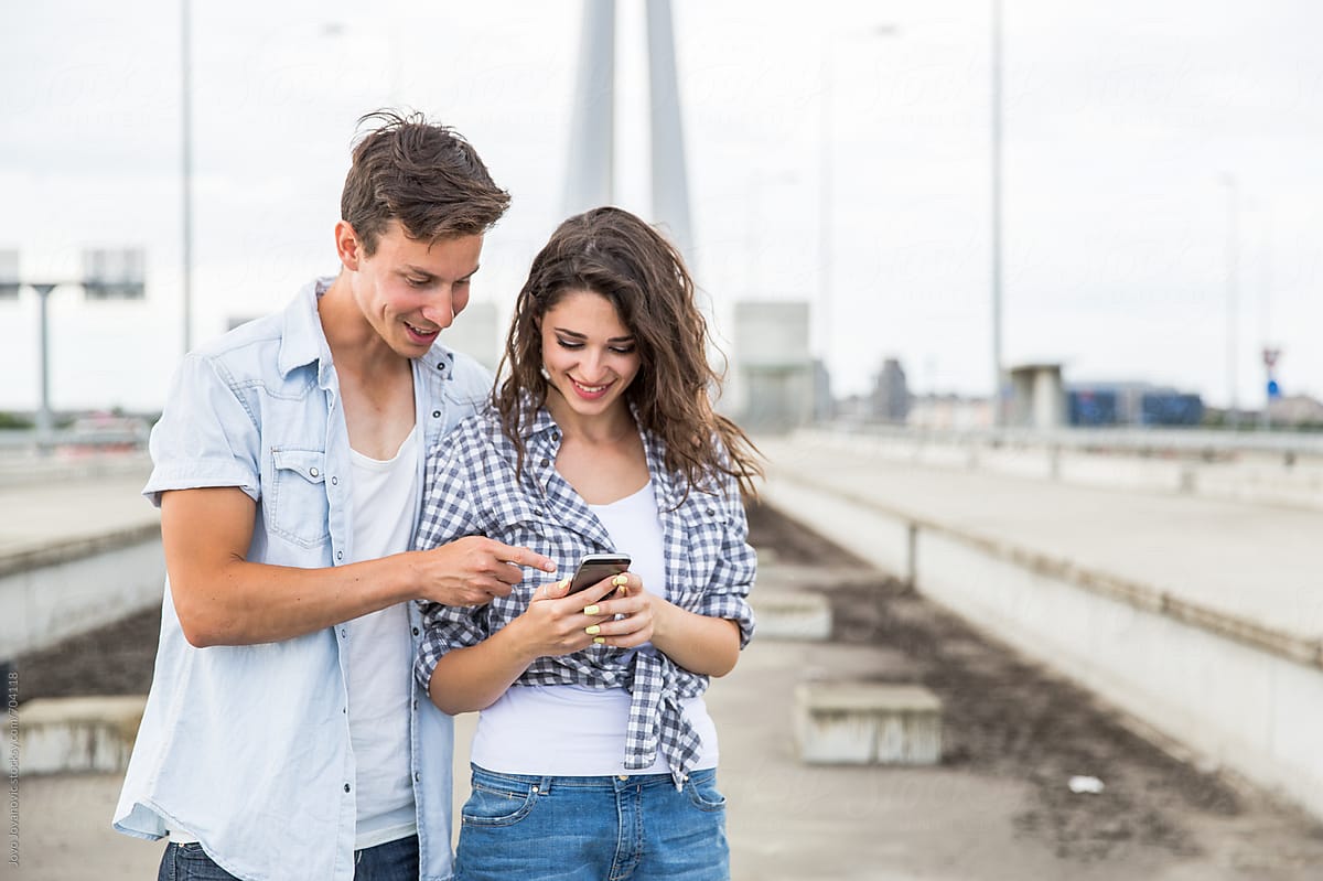 Како да разговарате со партнерот ако тој сака да си ги кажете лозинките, а вие не