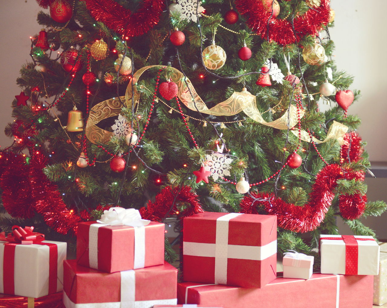 Луѓето кои порано почнуваат со новогодишното украсување се посреќни