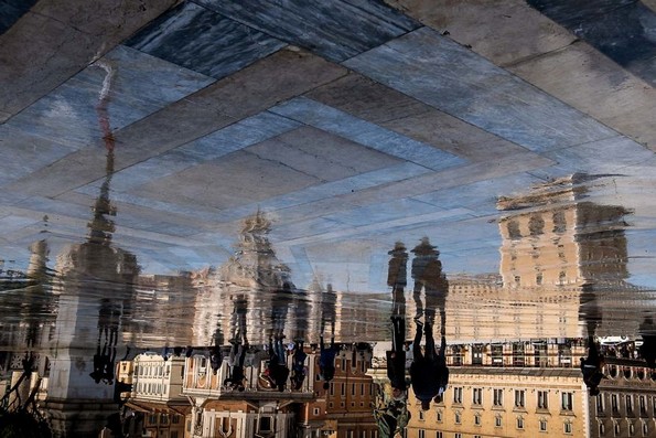 Истражување на древната убавина на Рим гледајќи надолу