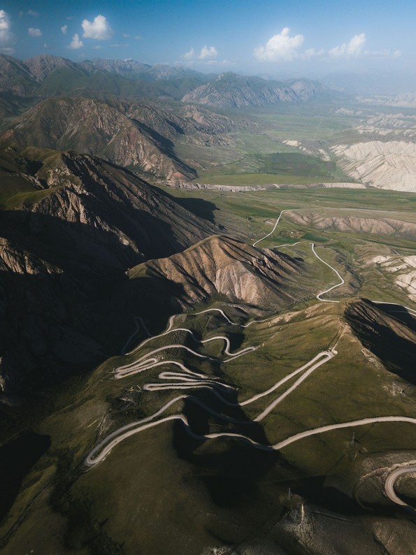 Авантурист прави неверојатни воздушни фотографии од неговите патувања ширум светот