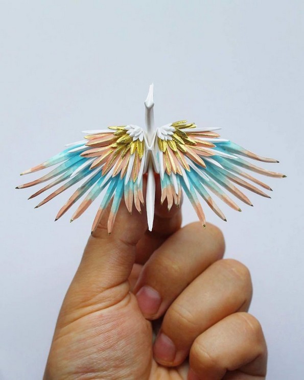 Уметник правел по едно оригами во форма на жерав во текот на 1.000 денови