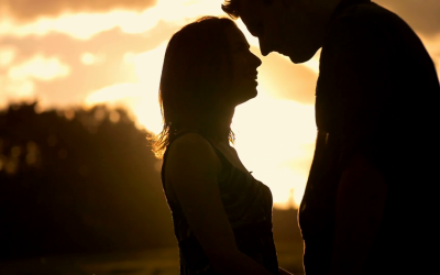 3 суптилни знаци кои покажуваат дека тој се вљубува во вас