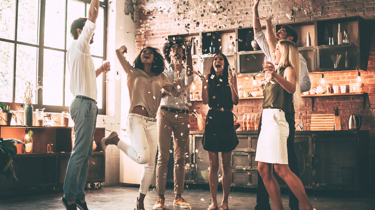 5 причини зошто е добро да ја дочекате Нова година во удобноста на вашиот дом