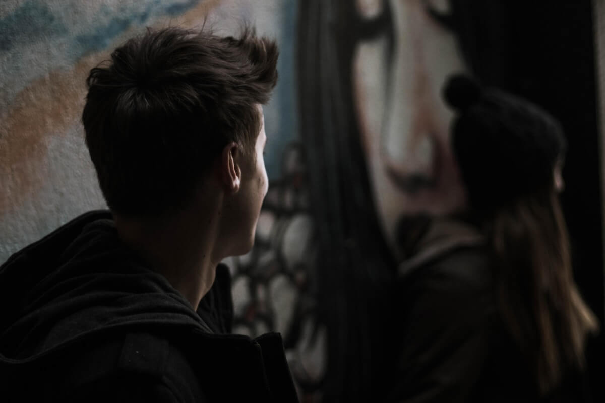 6-те хороскопски знаци кои настојуваат да се вљубат во луѓе што не можат да ги имаат