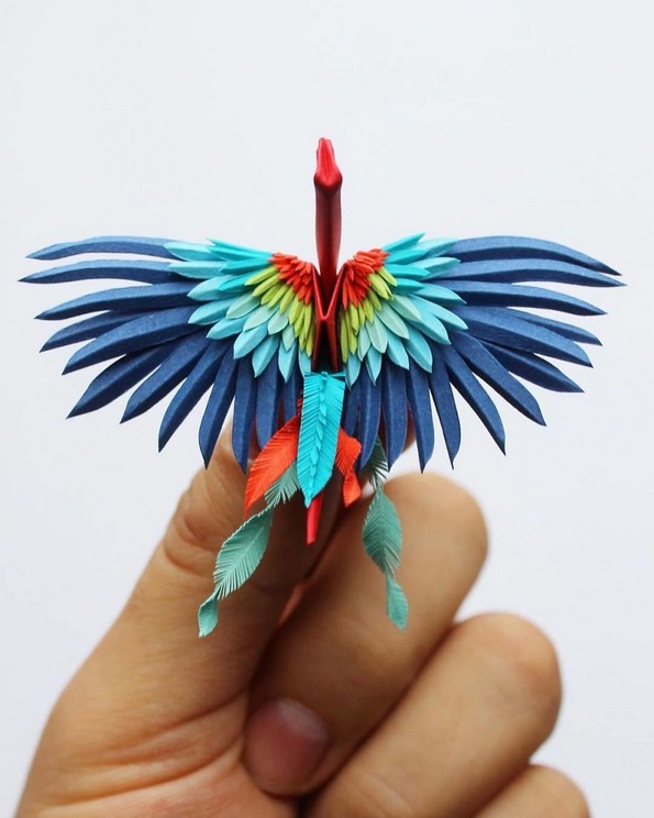 Уметник правел по едно оригами во форма на жерав во текот на 1.000 денови