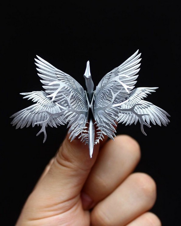 Уметник правел по едно оригами во форма на жерав во текот на 1.000 денови