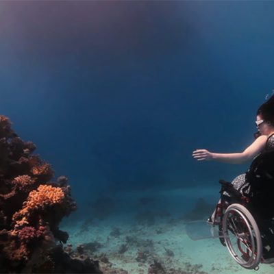 Магично истражување на океанот со подводна инвалидска количка