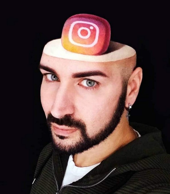 Артист создава неверојатни 3Д илузии на неговото лице со помош на шминка