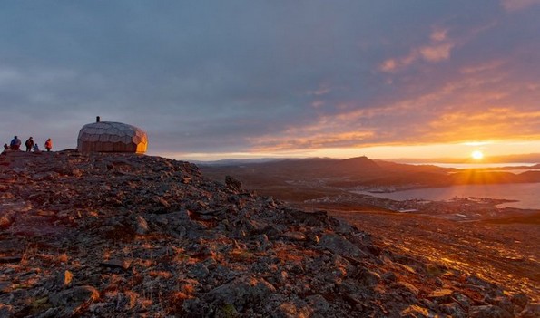 Кабина за планинари во Норвешка која е склопена како 3Д сложувалка