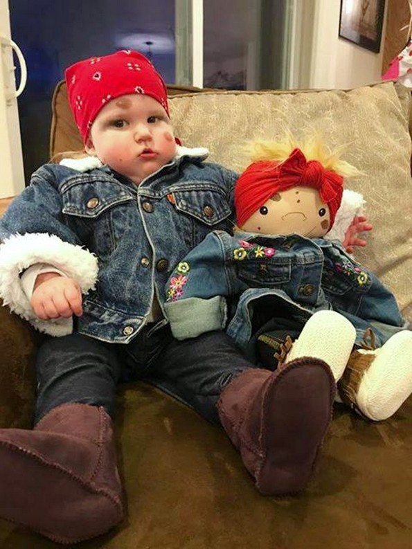 Жена прави персонализирани кукли за деца со попреченост во развојот