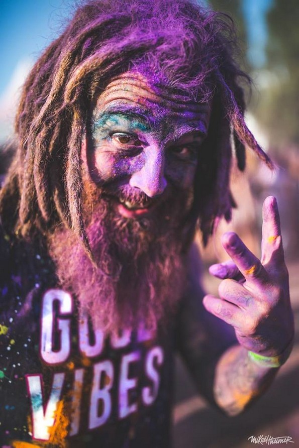 Фотограф ги доловува вистинските изрази на луѓето без нивните „маски“