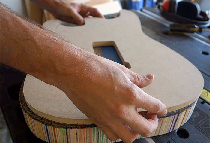 Маж направил неверојатна гитара од дрвени боички и го прикажал целиот процес на изработка