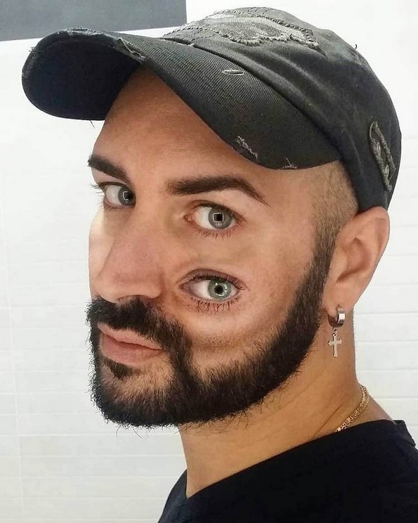 Артист создава неверојатни 3Д илузии на неговото лице со помош на шминка