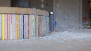 Маж направил неверојатна гитара од дрвени боички и го прикажал целиот процес на изработка