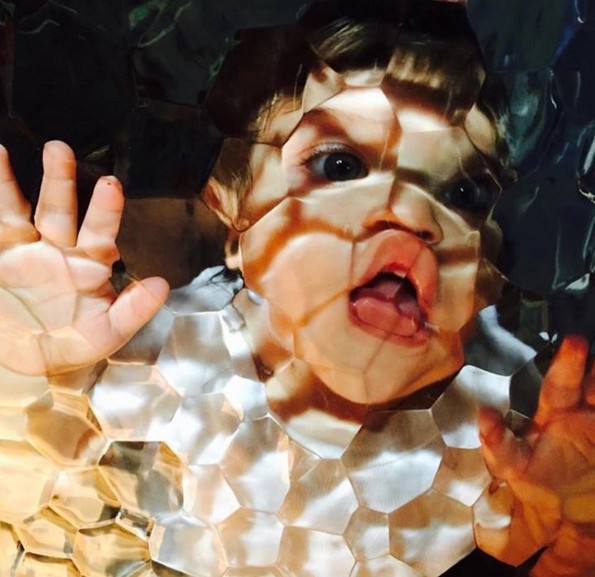 Урнебесни фотографии што докажуваат дека децата секогаш ќе прават што сакаат