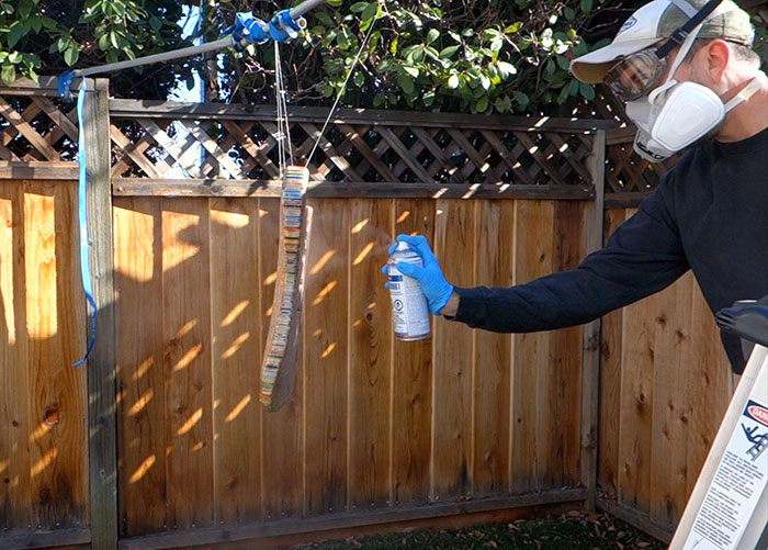 Маж направил неверојатна гитара од дрвени боички и го прикажал целиот процес на изработка