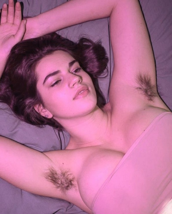 Жени кои одлучиле да престанат со отстранување на влакната споделуваат нивни фотографии