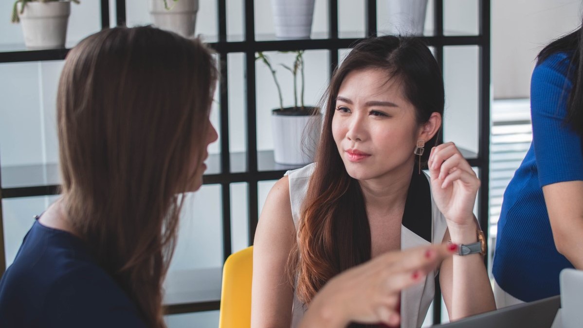 5 сигнали од говорот на телото коишто е лесно да ги испуштите