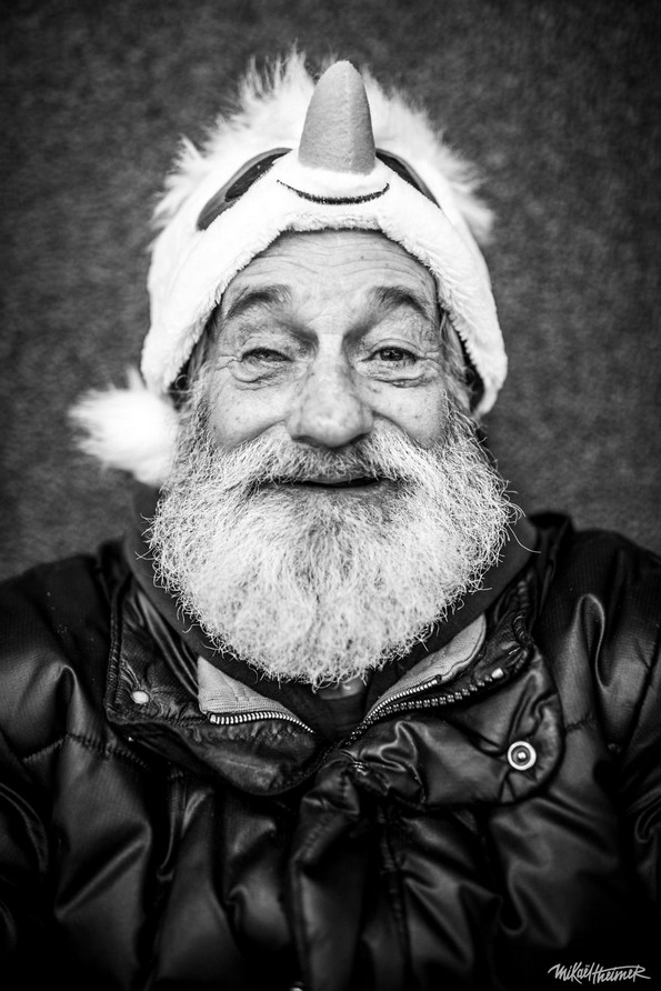 Фотограф ги доловува вистинските изрази на луѓето без нивните „маски“