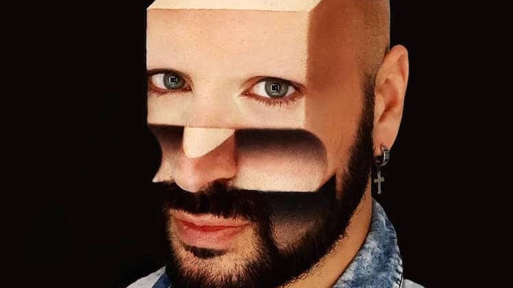 Артист создава неверојатни 3Д илузии на неговото лице со помош на шминка