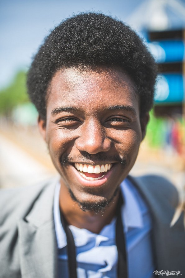 Фотограф ги доловува вистинските изрази на луѓето без нивните „маски“