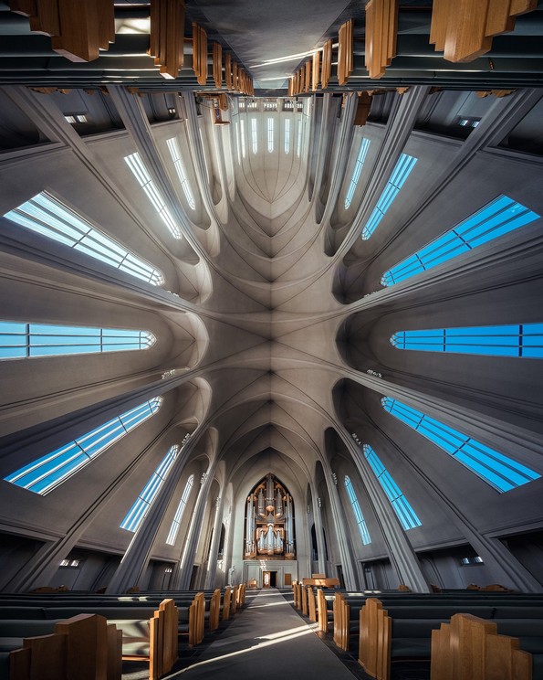 Панорамски фотографии од цркви кои изгледаат како граница помеѓу реалноста и фантазијата