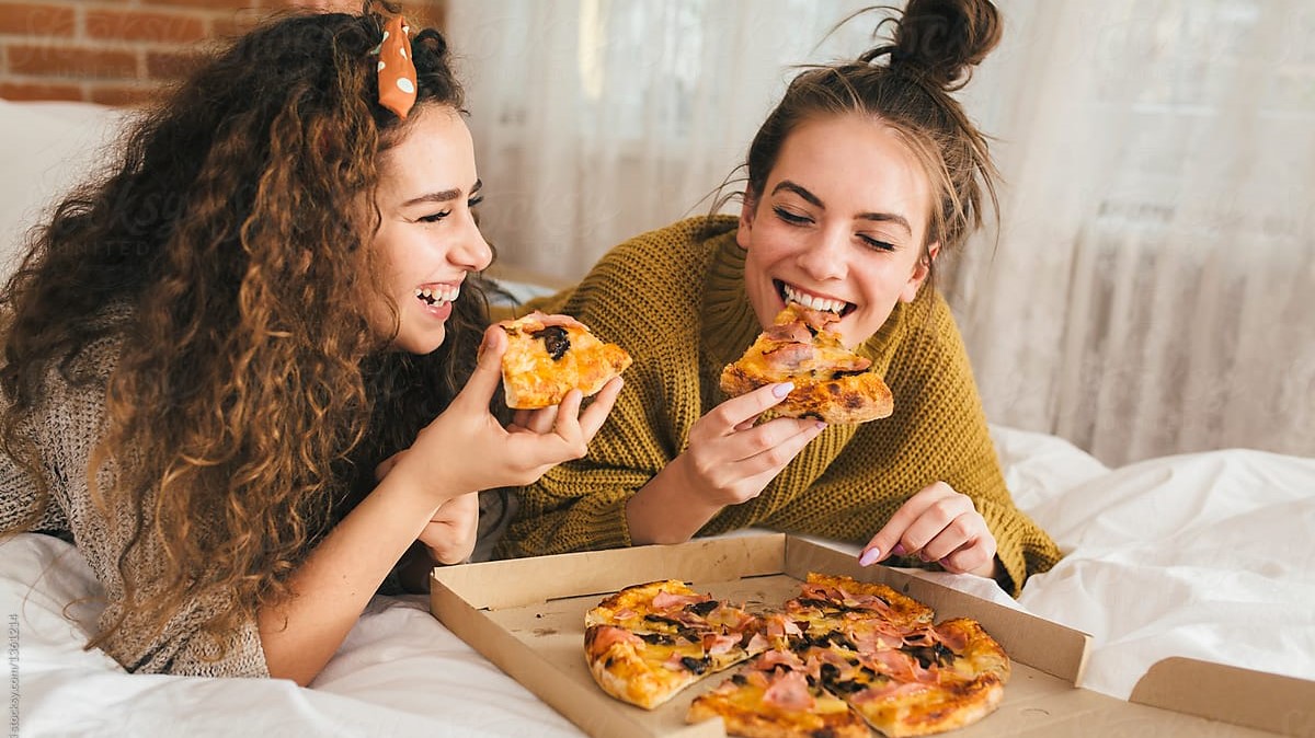 Сакате да јадете со вашите раце? Еве што тоа кажува за вас