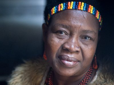 Жена од Малави поништила 850 детски бракови во нејзината држава и ги вратила девојчињата на училиште