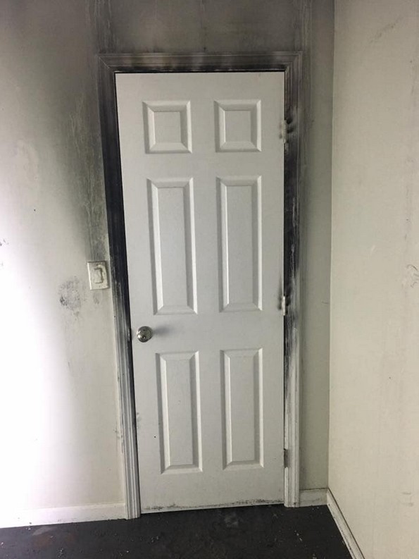 Пожарникар објаснува зошто треба да ја затворате вратата од собата додека спиете