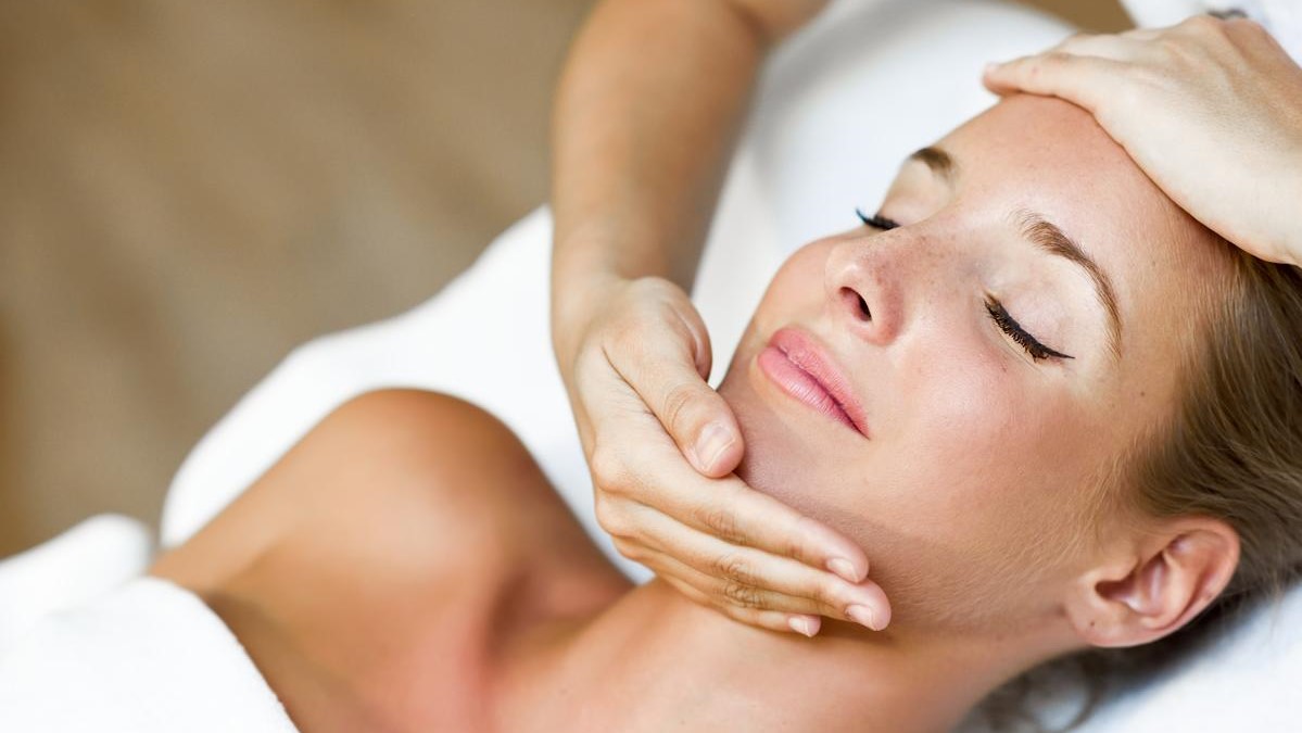 5-минутна јапонска масажа за подмладување на лицето