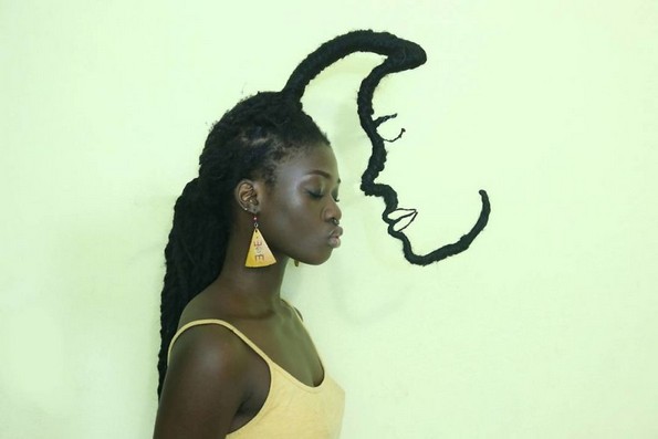 Уметница ја претвора нејзината коса во неверојатни скулптури