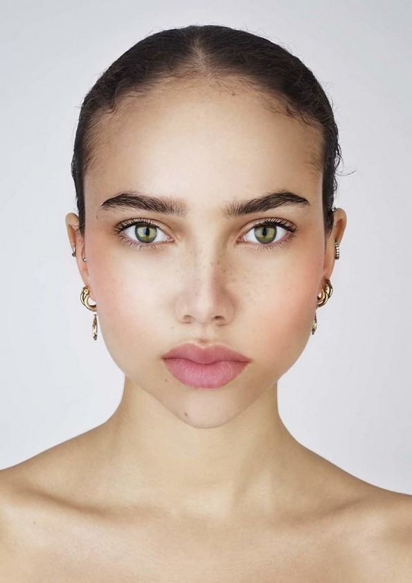 Тинејџери ги уредуваат нивните фотографии за да бидат „погодни за социјалните мрежи“ и резултатот е застрашувачки