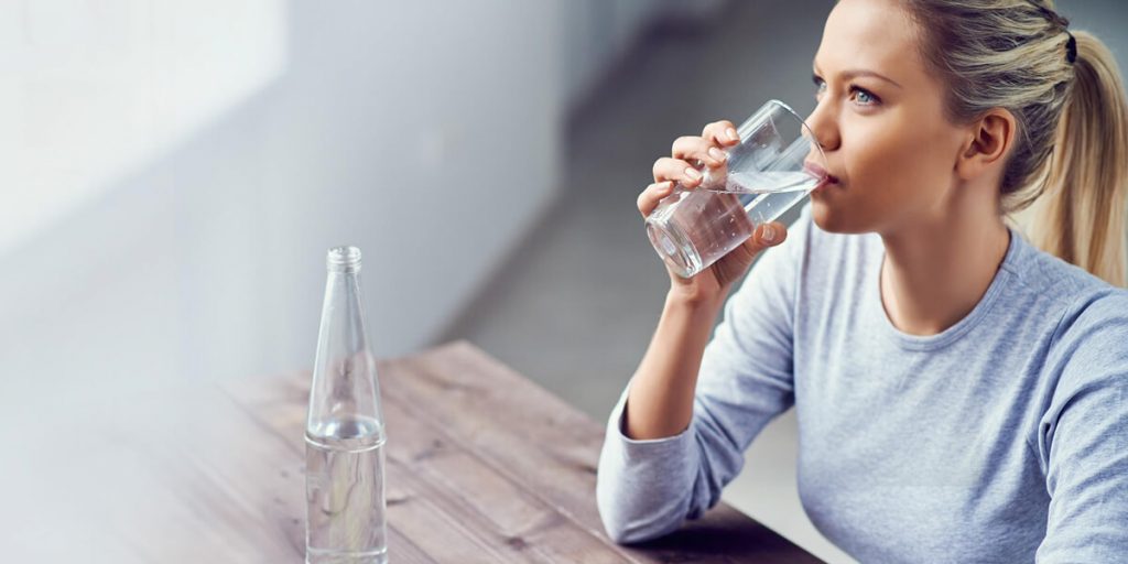 Што ќе се случува со вашето тело доколку пиете само вода?