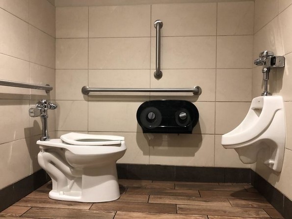 Тоалети дизајнирани од луѓе кои веројатно никогаш не користеле тоалет