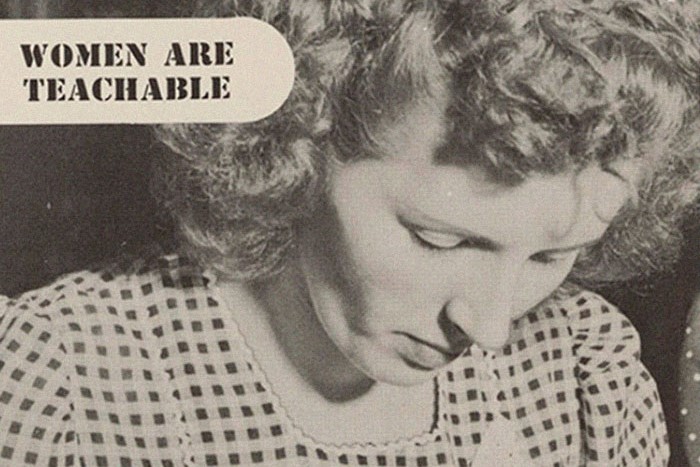 Водич од 1940-тите што им објаснува на шефовите како да се однесуваат со вработените жени