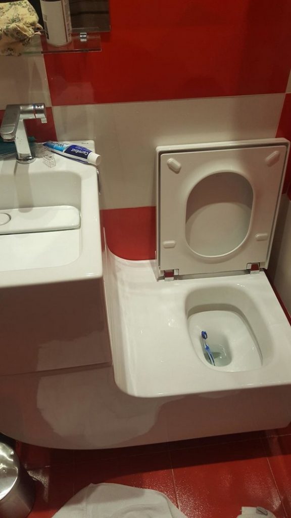 Тоалети дизајнирани од луѓе кои веројатно никогаш не користеле тоалет