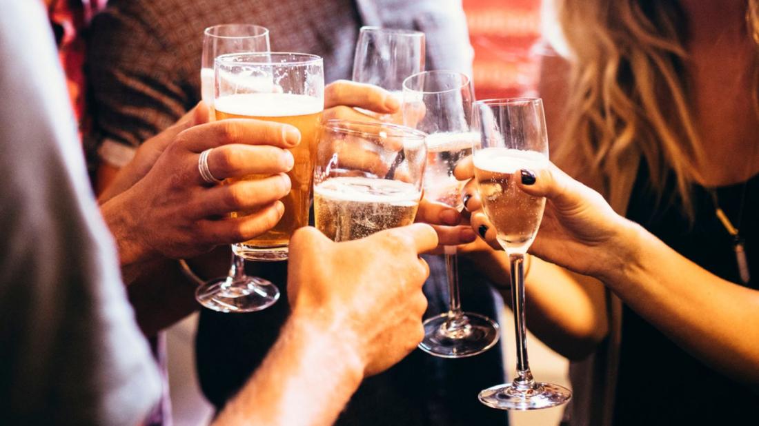 Пиењето алкохол можеби е поопасно за младите отколку што мислиме