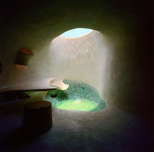 Неверојатен подземен „хобитски“ дом во којшто ќе посакате да живеете