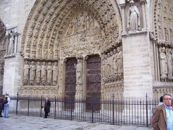 Кратка историја на Нотр Дам, најпознатата катедрала во светот