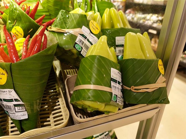 Азиските супермаркети се враќаат на користењето листови наместо пластика