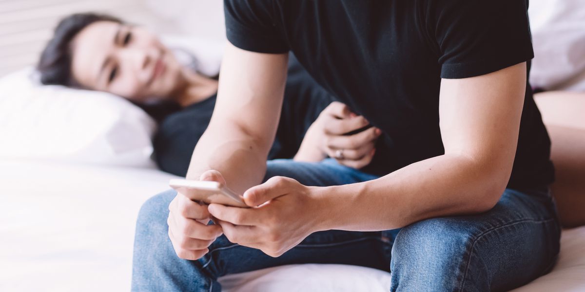 Истражување: Жените можат да го препознаат неверството на мажот само гледајќи го во лице